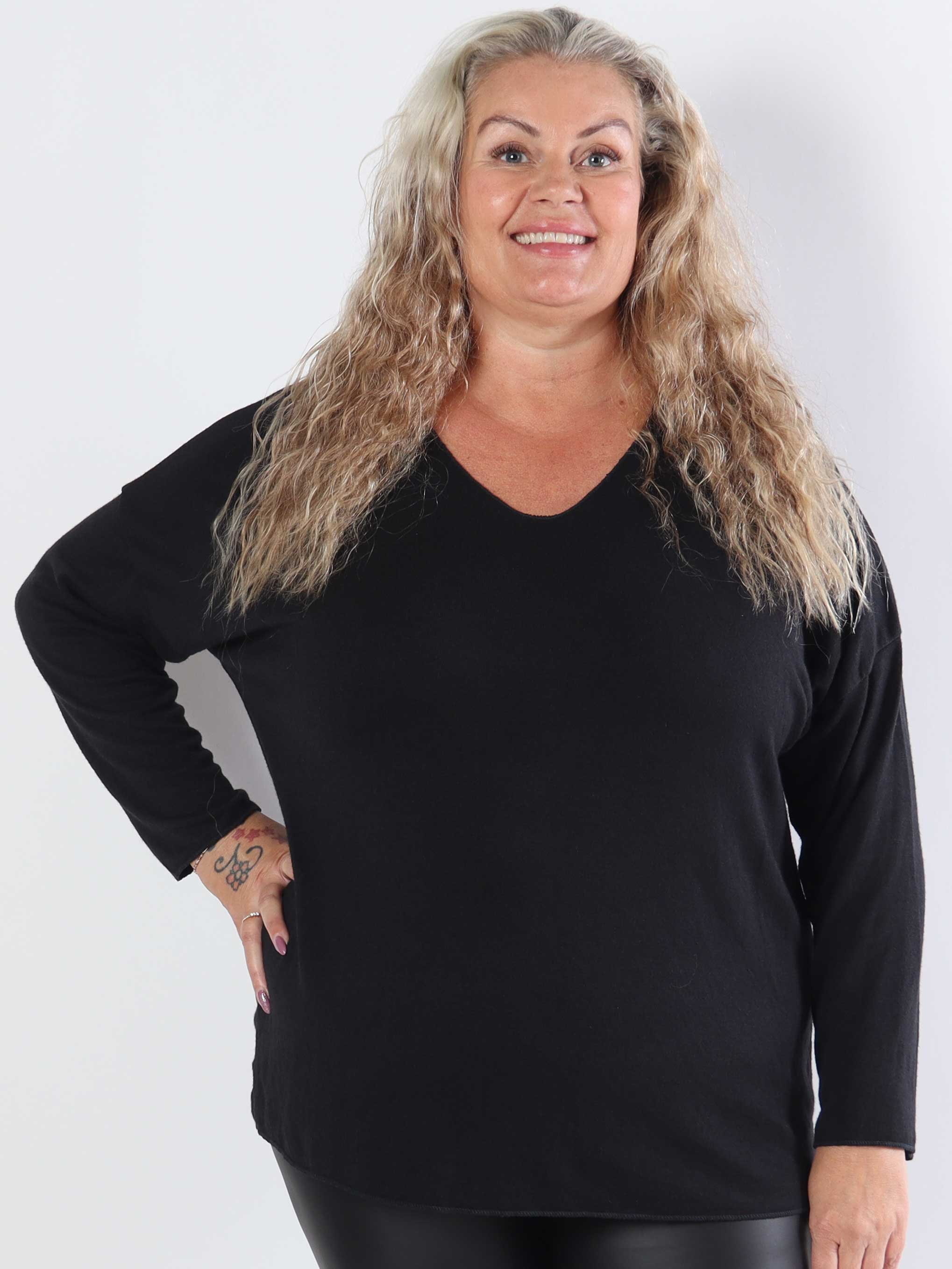 Djamila - Mjuk viskosblus i plus size med v-ringning